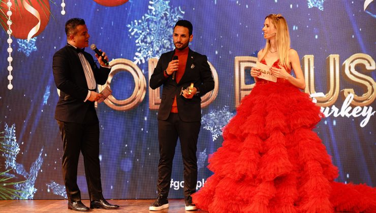 Yılın En İyi Çıkış Yapan Tatlı ve Lokum  Markası ödülünü Lokumların Efendisi olarak bilinen ünlü fenomen  Burak Akyürek  aldı.