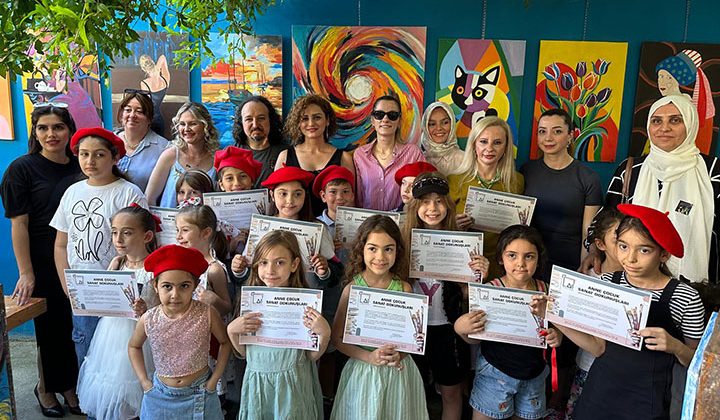 A.Z Art Gallery bir ilke daha imza attı